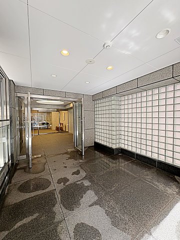 28/28 エントランス