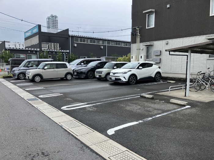 18/23 駐車場