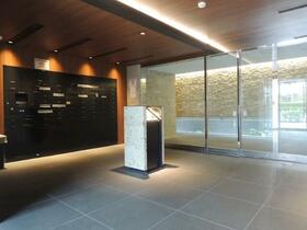 2/2 エントランス