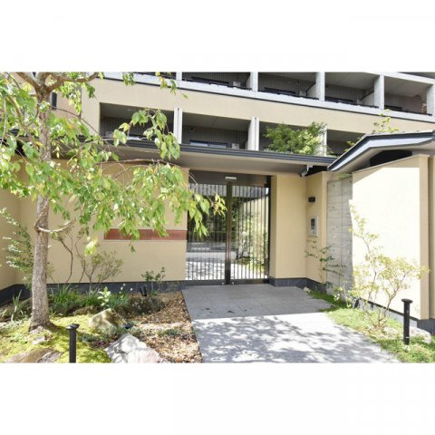 22/25 エントランス