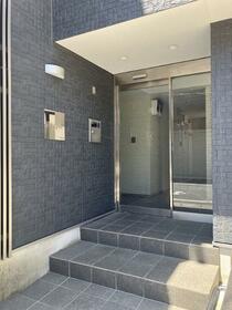 16/16 エントランス