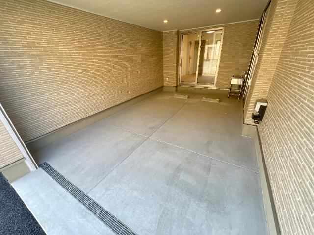 21/26 エントランス