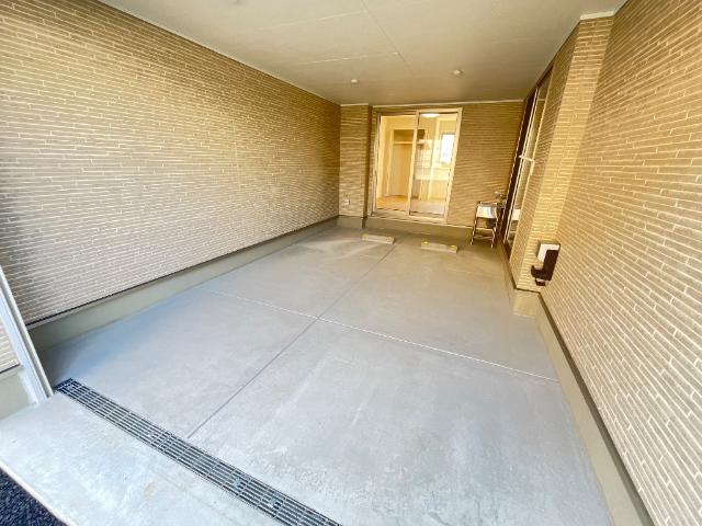 21/26 エントランス