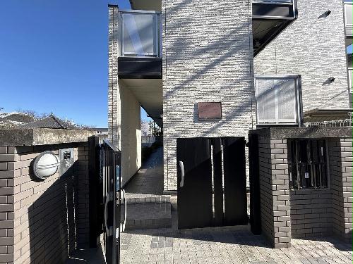 2/2 エントランス