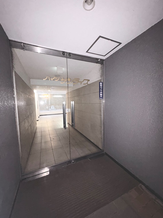 15/15 エントランス