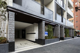 16/16 エントランス