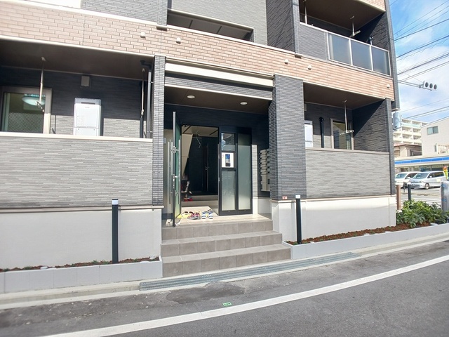 14/20 エントランス