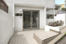 16/16 エントランス