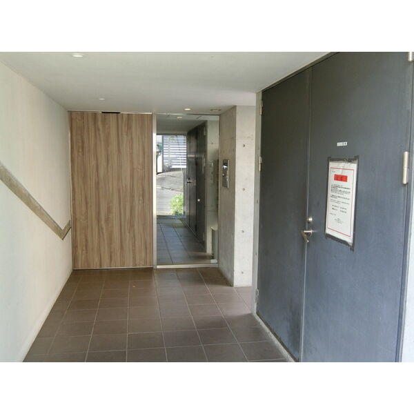 13/23 エントランス