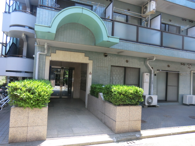 18/28 エントランス