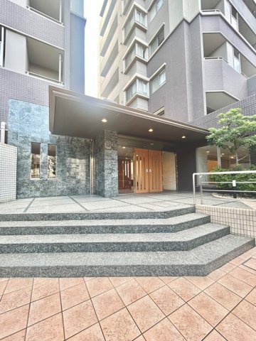 18/18 エントランス