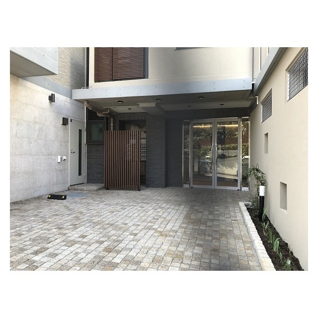 13/14 エントランス