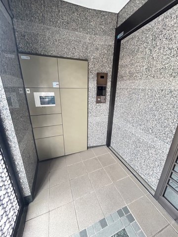 17/17 エントランス