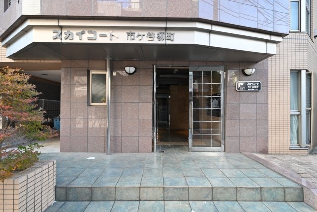 21/30 エントランス