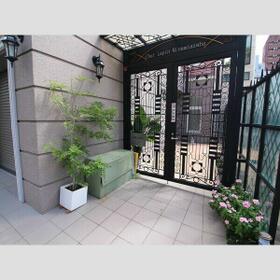 16/16 エントランス