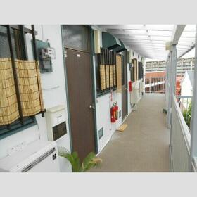 5/5 エントランス