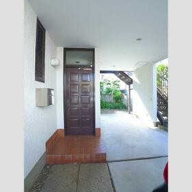 13/14 エントランス