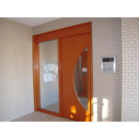 16/16 エントランス