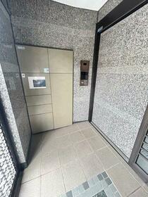 16/16 エントランス