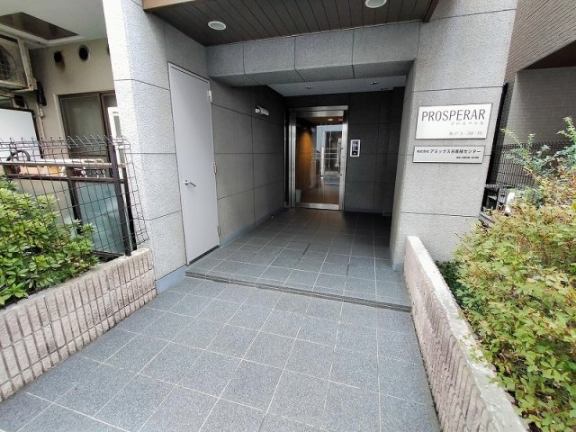 28/30 エントランス