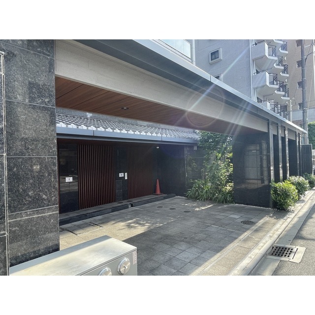 21/22 エントランス