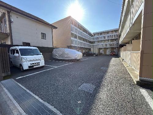 14/14 駐車場