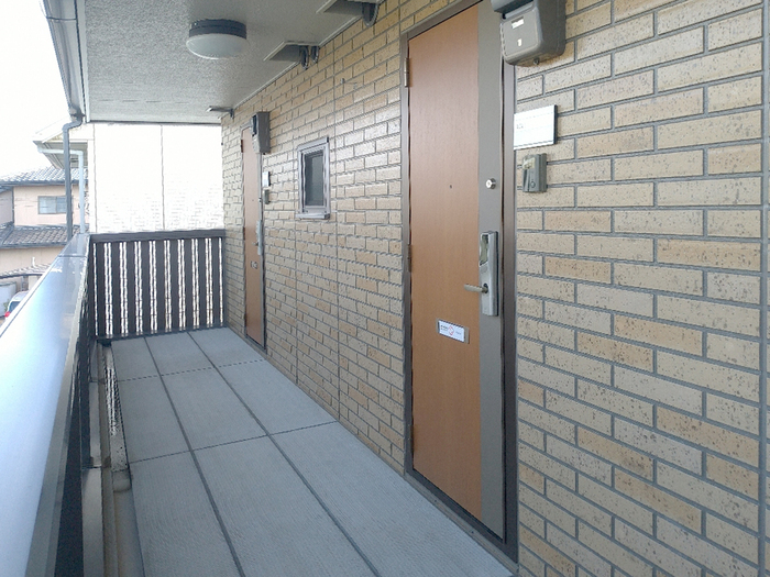 18/25 エントランス