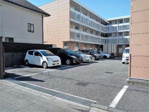 14/14 駐車場