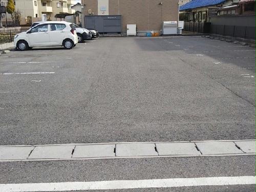 14/14 駐車場