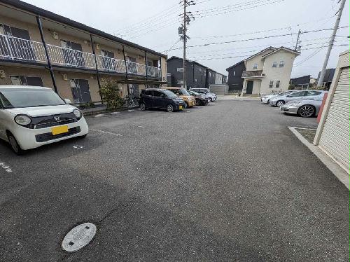 14/14 駐車場