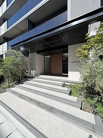 26/29 エントランス