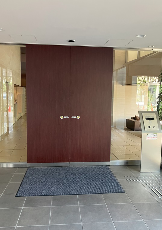 5/5 エントランス