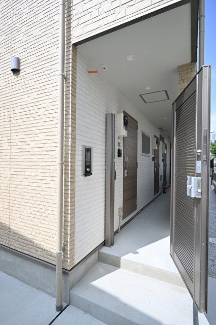 23/24 エントランス