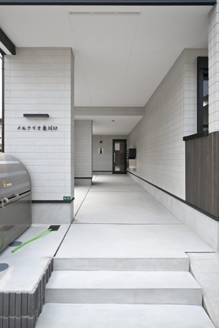 22/30 エントランス