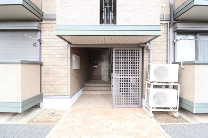 17/26 エントランス