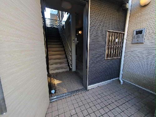 13/14 エントランス