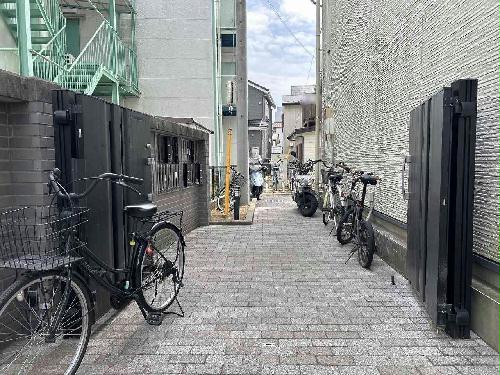 13/14 エントランス