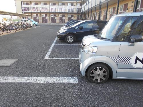 13/13 駐車場