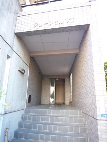 24/30 エントランス