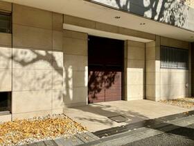 17/17 エントランス