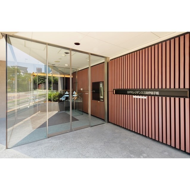 21/30 エントランス