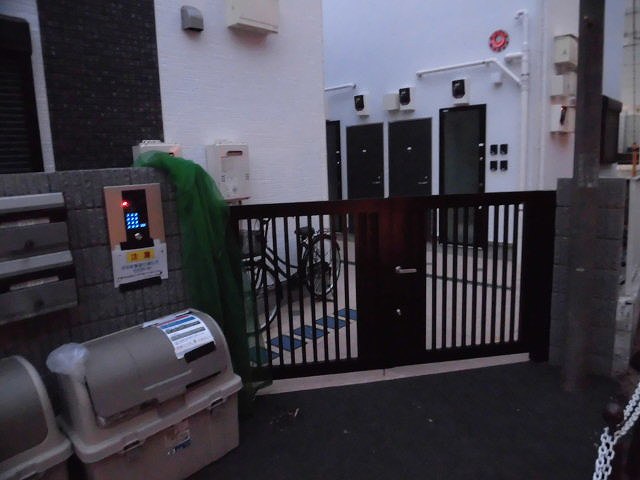 22/30 エントランス