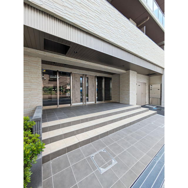 17/27 エントランス