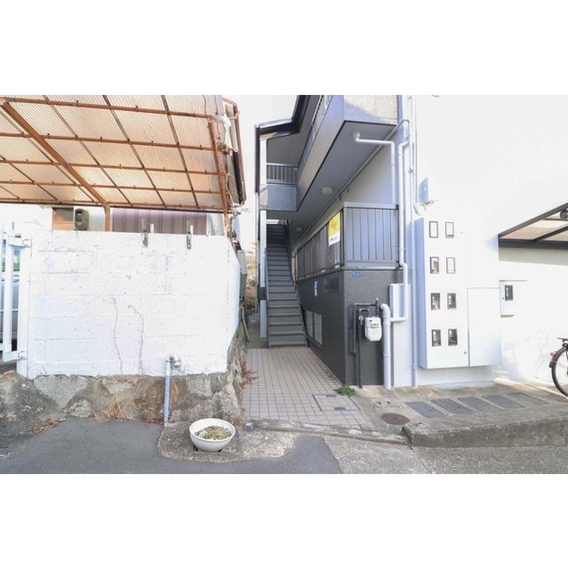 24/29 エントランス