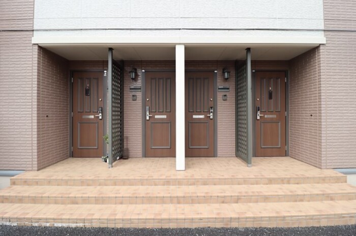 16/19 エントランス