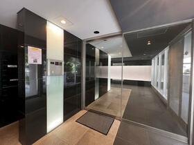 2/2 エントランス