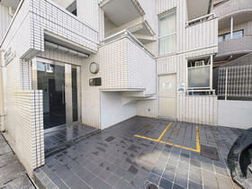 16/16 エントランス