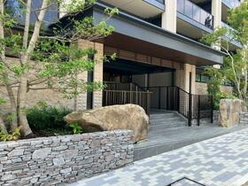 16/16 エントランス