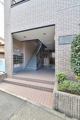 18/28 エントランス