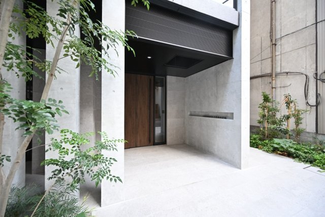 24/30 エントランス